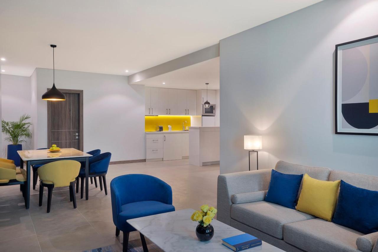 Voco Al Khobar By Ihg Hotel Luaran gambar A living room at the hotel