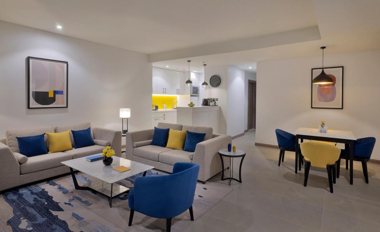 Voco Al Khobar By Ihg Hotel Luaran gambar A living room at the hotel