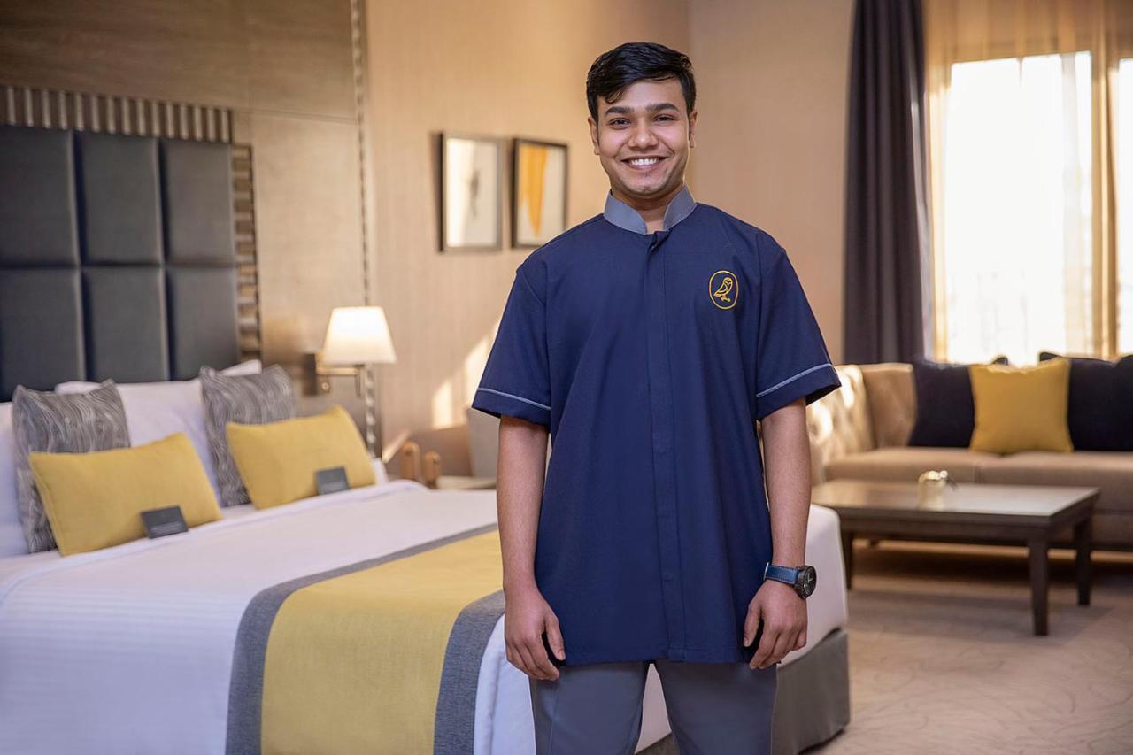 Voco Al Khobar By Ihg Hotel Luaran gambar A houseboy in a hotel
