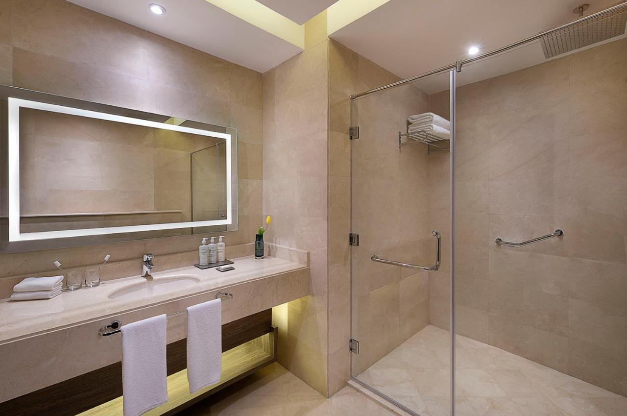 Voco Al Khobar By Ihg Hotel Luaran gambar A bathroom at the hotel