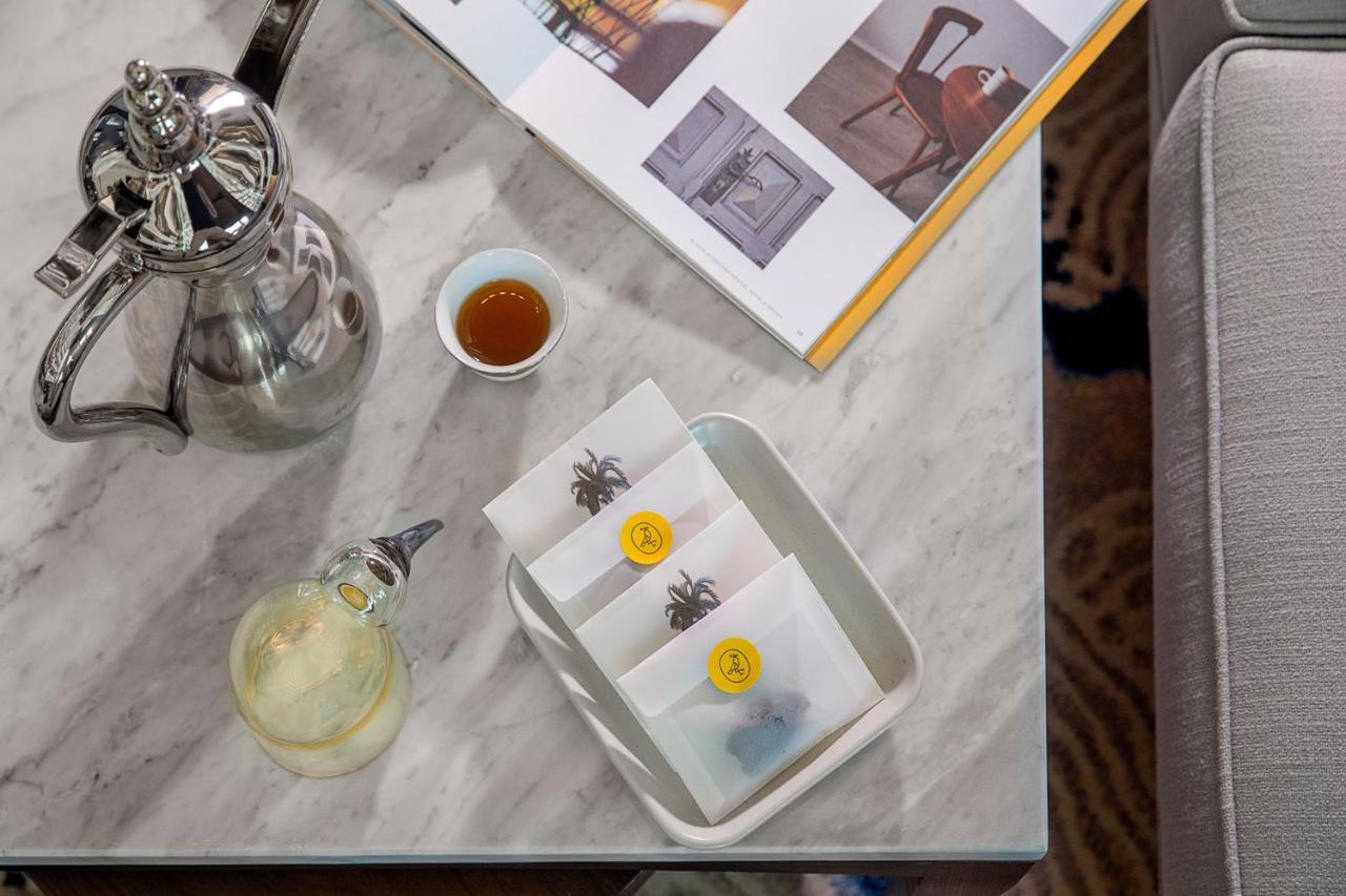 Voco Al Khobar By Ihg Hotel Luaran gambar A set of three tea bags